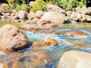 2,8ha suối đá hòn bà  bám nhựa và theo bờ suối { dài 800m. giá  7 tỷ