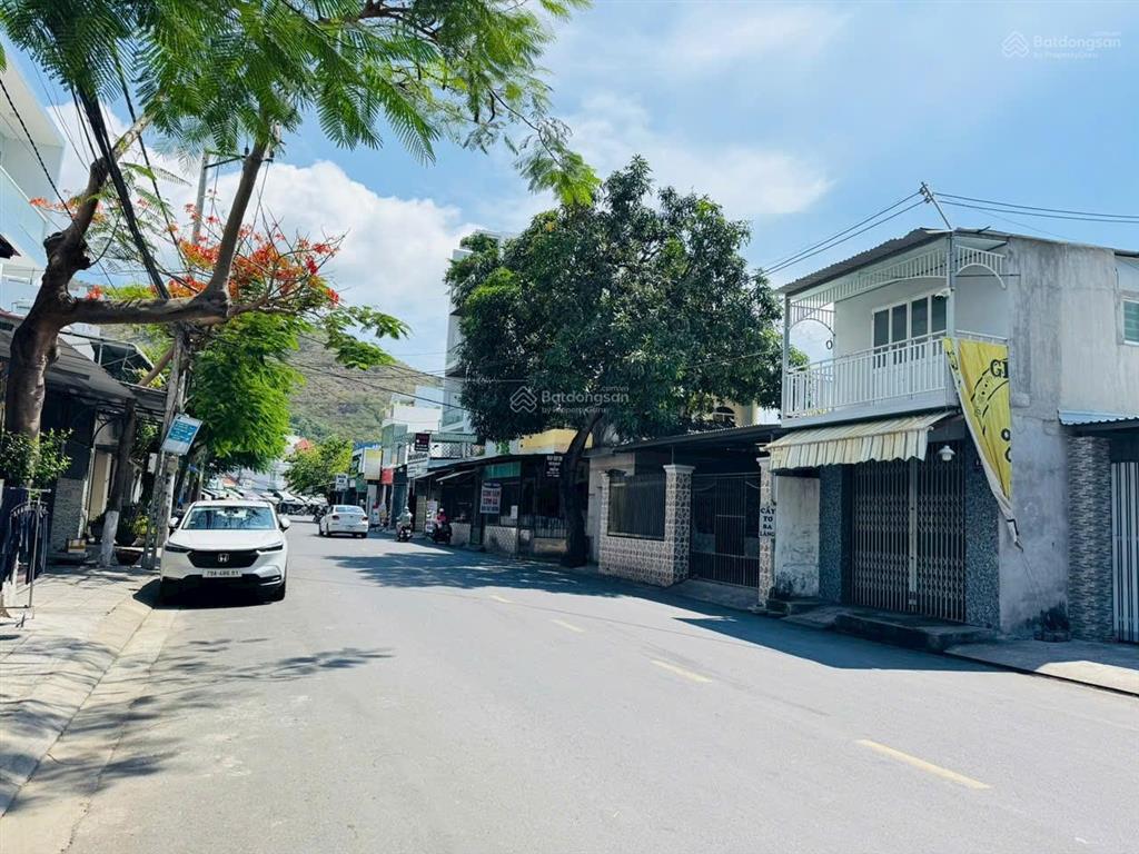 Nhà mặt tiền, đường ô tô dương hiến quyền  ngang dài  7m cách biển phạm văn đồng  120m