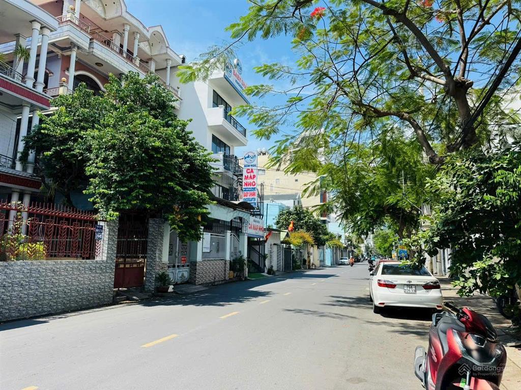 Nhà mặt tiền, đường ô tô dương hiến quyền  ngang dài  7m cách biển phạm văn đồng  120m