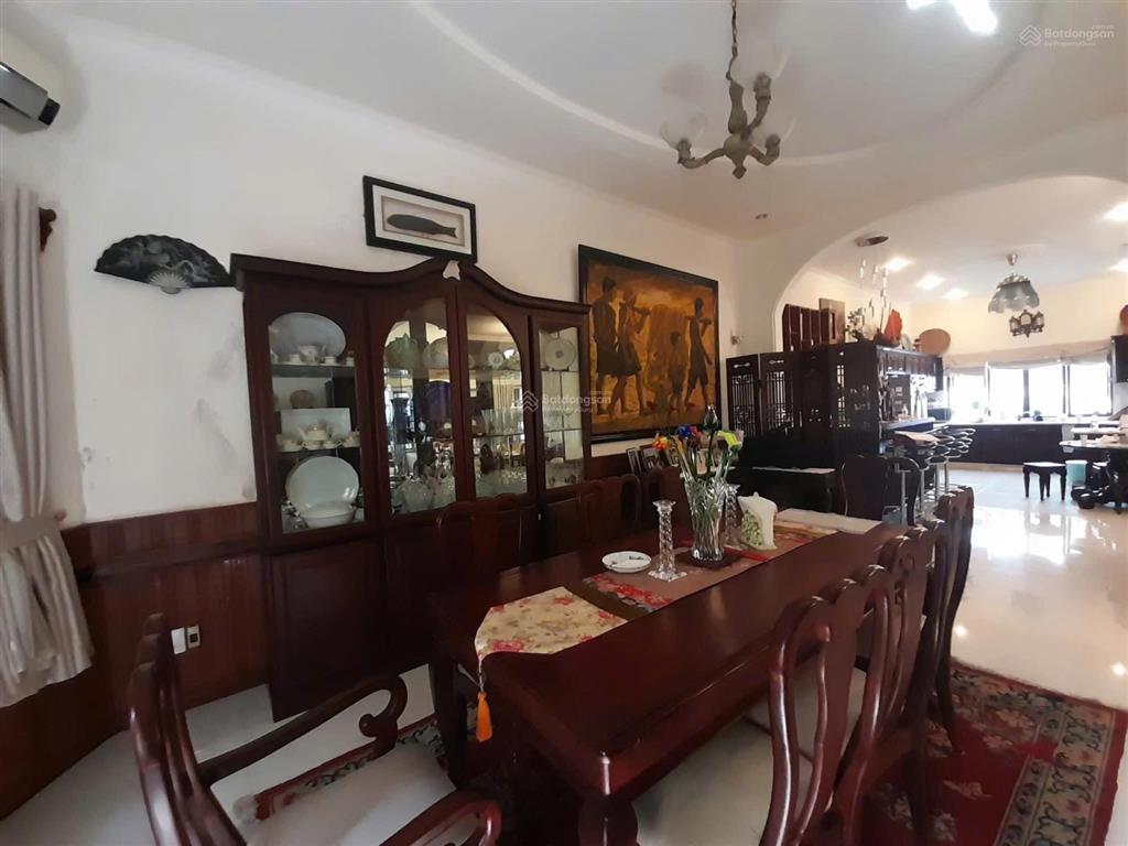 Nhà 2 tầng góc 2 mặt tiền , 873,6m tô hiến thành  ngang 24m,giá 257,7 tỷ.