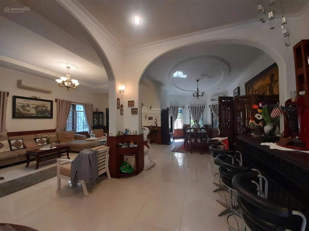 Nhà 2 tầng góc 2 mặt tiền , 873,6m tô hiến thành  ngang 24m,giá 257,7 tỷ.