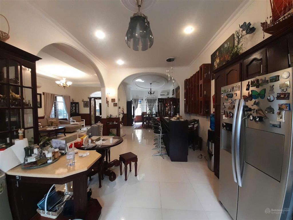 Nhà 2 tầng góc 2 mặt tiền , 873,6m tô hiến thành  ngang 24m,giá 257,7 tỷ.