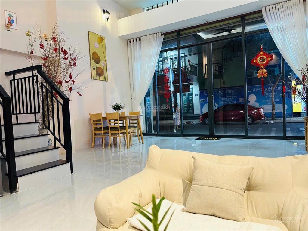 Nhà 4 tầng mặt tiền bà triệu ( gần nhà hàng , sân ga, siêu thị và các loại bank ).giá 13,5 tỷ