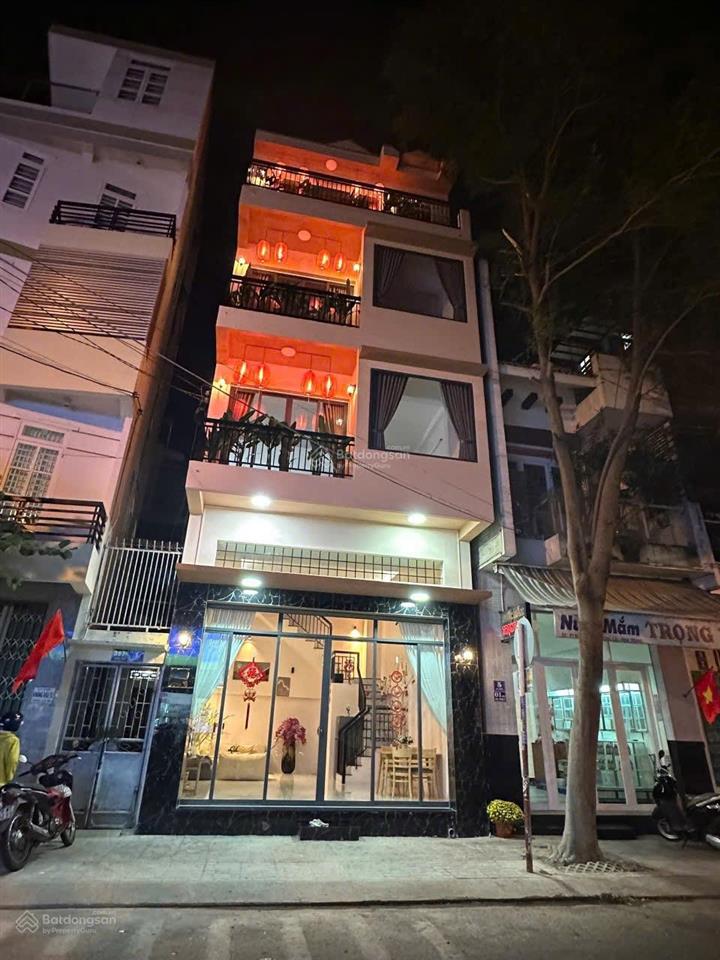 Nhà 4 tầng mặt tiền bà triệu ( gần nhà hàng , sân ga, siêu thị và các loại bank ).giá 13,5 tỷ