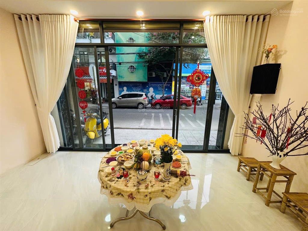 Nhà 4 tầng mặt tiền bà triệu ( gần nhà hàng , sân ga, siêu thị và các loại bank ).giá 13,5 tỷ