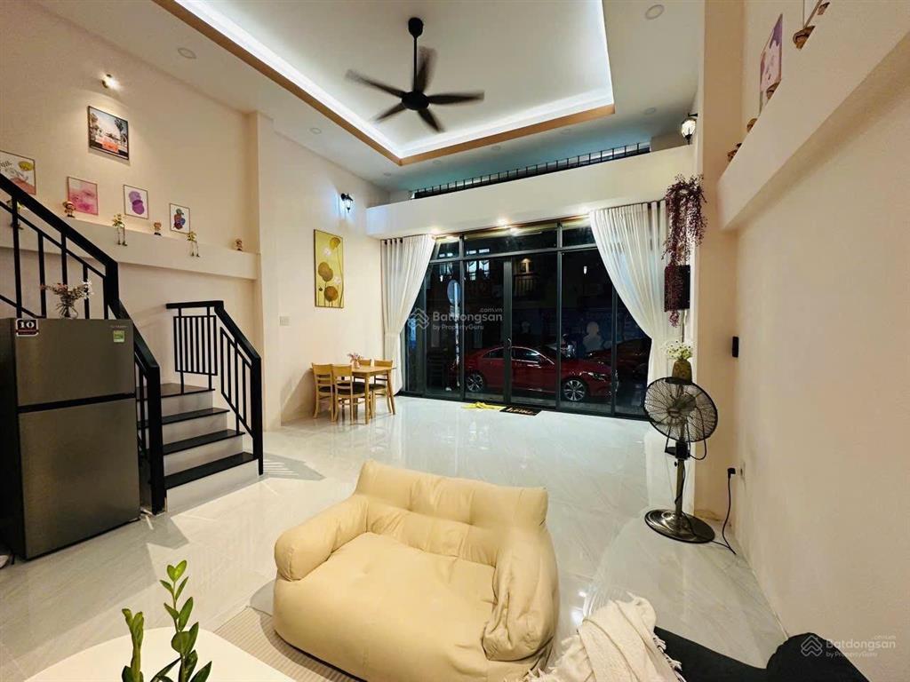 Nhà 4 tầng mặt tiền bà triệu ( gần nhà hàng , sân ga, siêu thị và các loại bank ).giá 13,5 tỷ