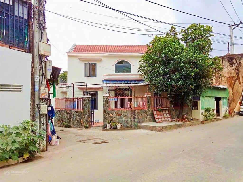 [ nhà 2 tầng , góc 2 mặt tiền ngô đến  ôm góc gần  20m ]  giá 4,2 tỷ