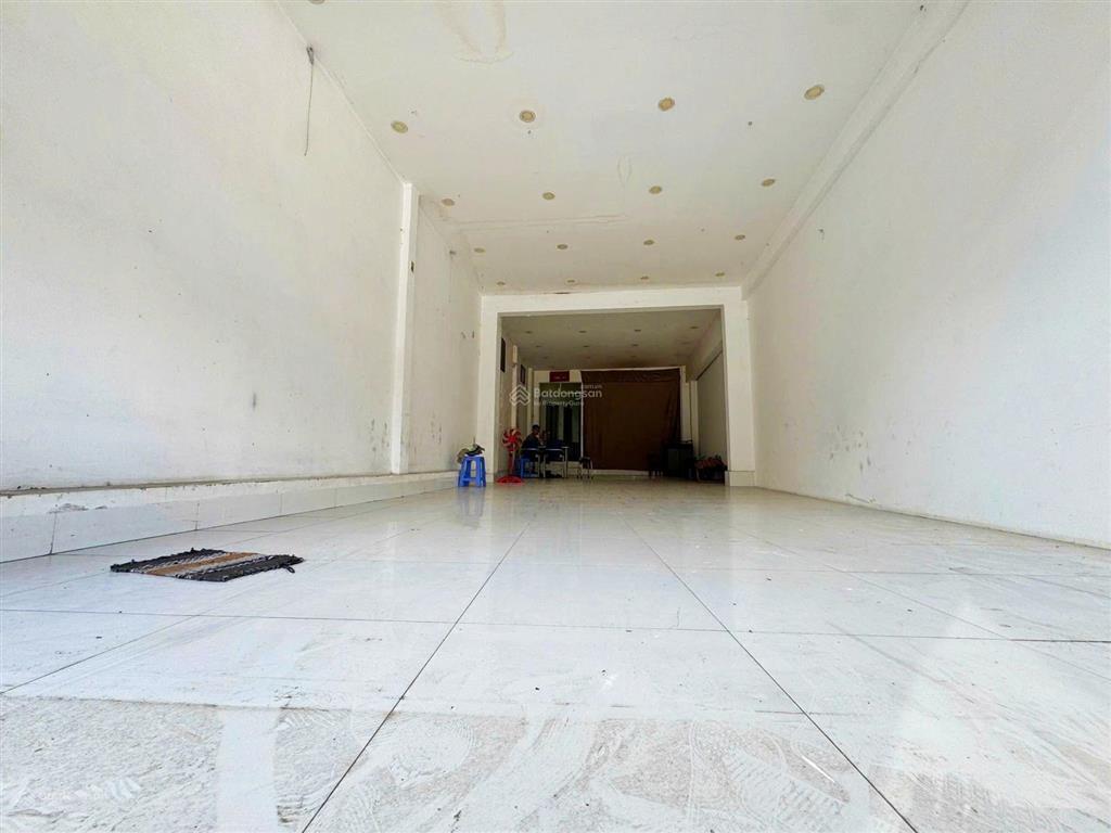 [ nhà mặt tiền đường 2/4  sát ngân hàng bản việt ]  đi ra biển hòn chồng  tầm 700m. giá  19 tỷ