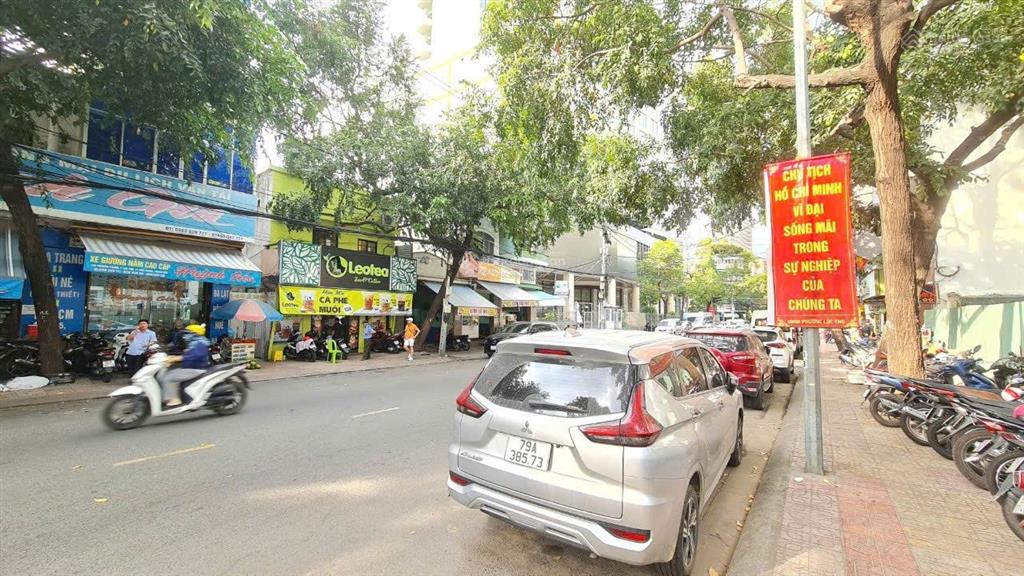 Nhà 3 mặt tiền  đường nguyễn chánh, ngang dài 6,5m * giá 25 tỷ