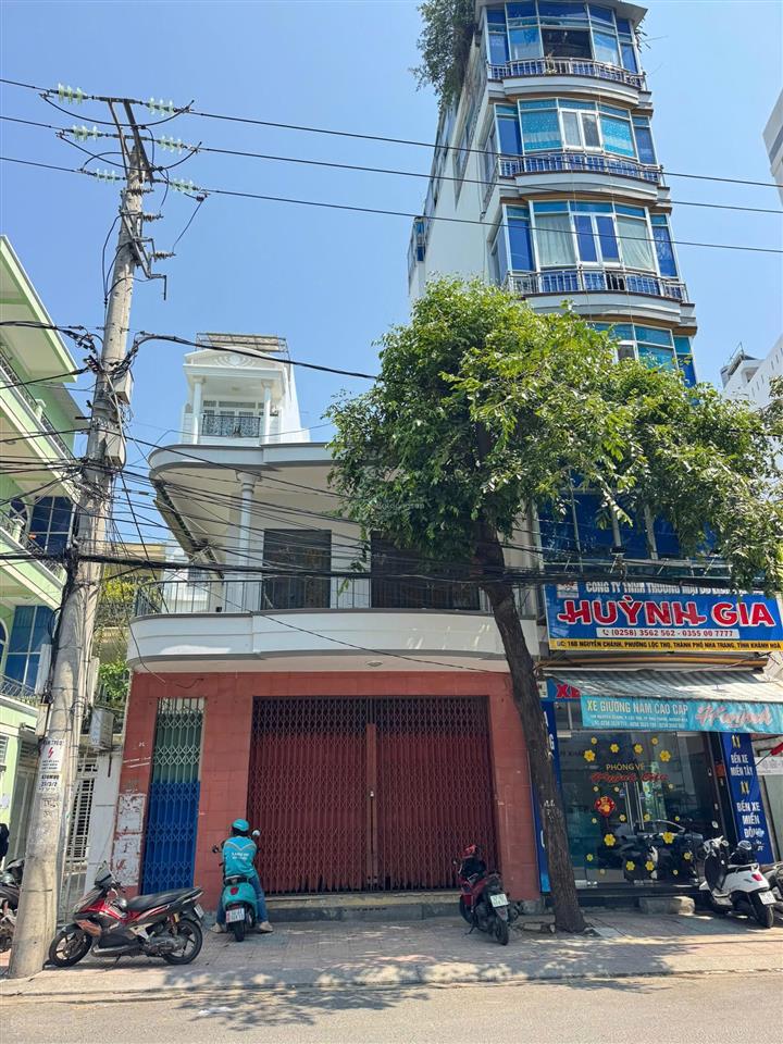 Nhà 3 mặt tiền  đường nguyễn chánh, ngang dài 6,5m * giá 25 tỷ