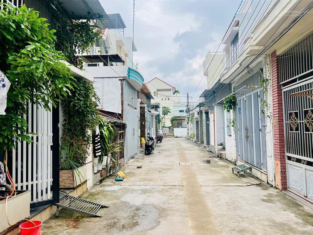 Nhà hẻm phạm tu, sát doanh trại quân đội nhân dân. giá 4,350 tỷ