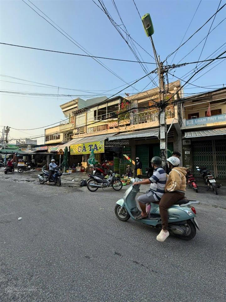 Nhà cấp 4, 2 mặt tiền đường võ trứ  trước và sau { nở hậu } * gần chợ xóm mới. giá 34,8 tỷ