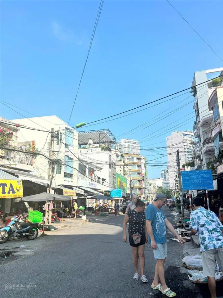 Nhà cấp 4, 2 mặt tiền đường võ trứ  trước và sau { nở hậu } * gần chợ xóm mới. giá 34,8 tỷ