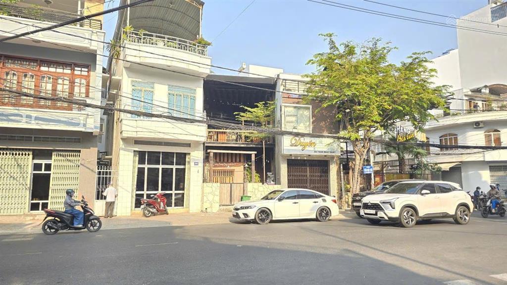 Lô mặt tiền đường trần nhật duật  phía đối diện là trần nguyên hãn. giá 12,8 tỷ