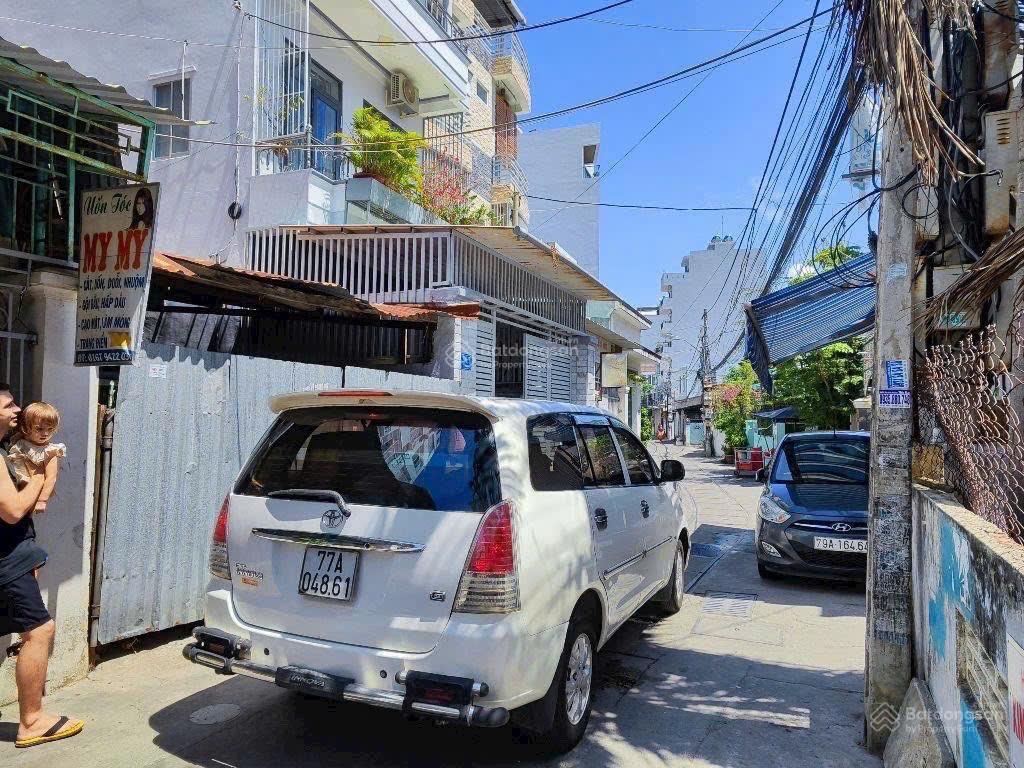 Đất góc 2 mặt tiền, hẻm ô tô dã tượng, ngang 14m ra 500m là tới biển trần phú. giá 14,5 tỷ