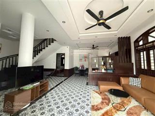 Biệt thự 2 tầng có sân vườn & full nội thất cao cấp, sát đường phú nông. giá 11,8 tỷ