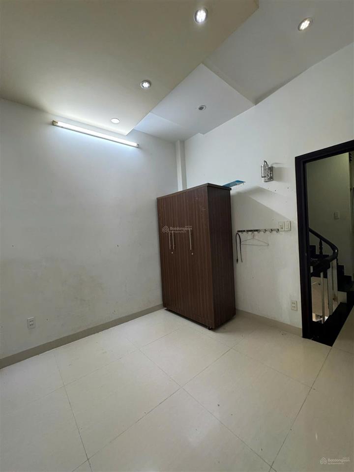 Nhà 4 tầng mặt đường võ trứ  gần trần bình trọng * ra chợ xóm mới khá gần. giá 7,5 tỷ