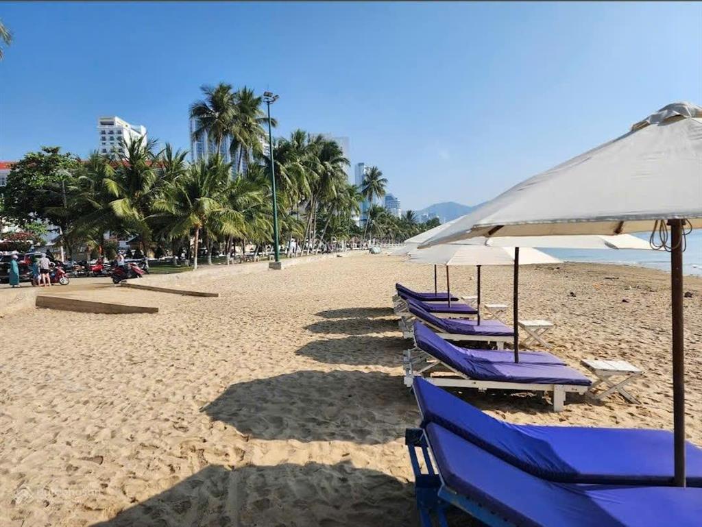 Lô mặt tiền đường hòn chồng, ngang dài 5m vị trí cách biển hơn 200m. giá 20 tỷ