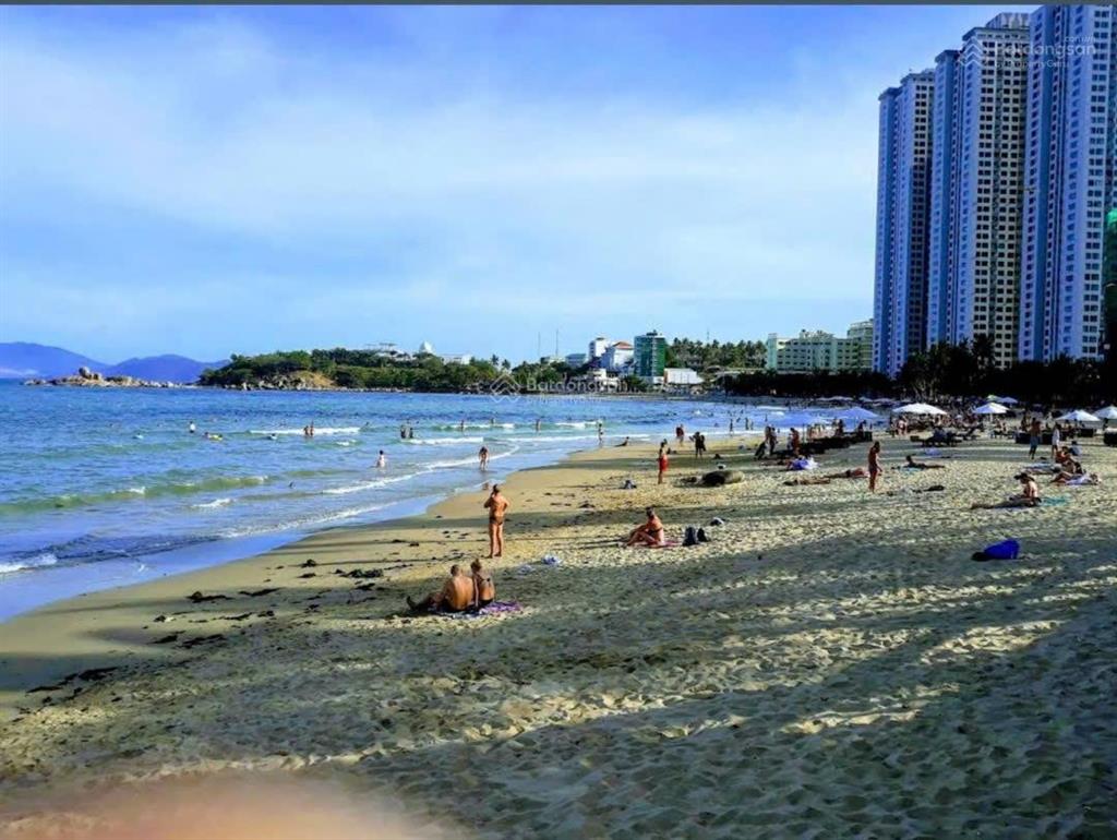 Lô mặt tiền đường hòn chồng, ngang dài 5m vị trí cách biển hơn 200m. giá 20 tỷ