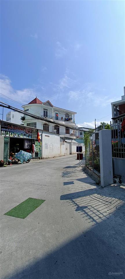 Nhà 3 tầng , mới xây hẻm ô tô thông, nguyễn biểu  cách biển hòn chồng  500m. giá 8,2 tỷ.