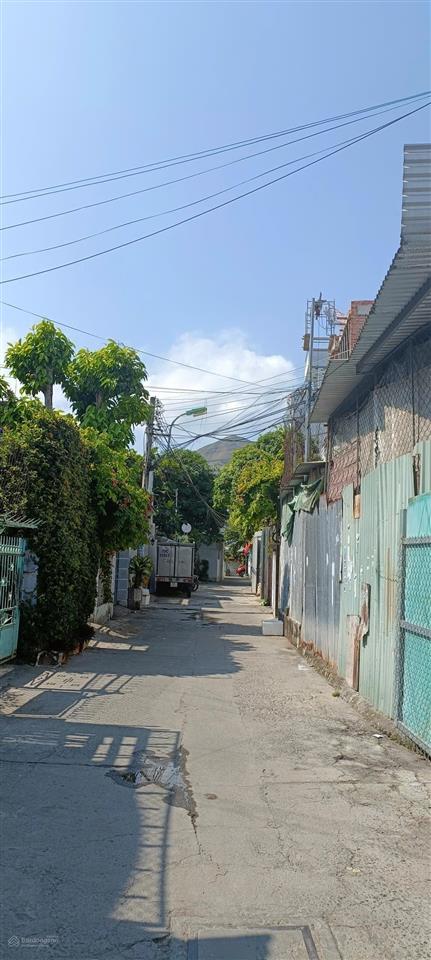 Nhà 3 tầng , mới xây hẻm ô tô thông, nguyễn biểu  cách biển hòn chồng  500m. giá 8,2 tỷ.