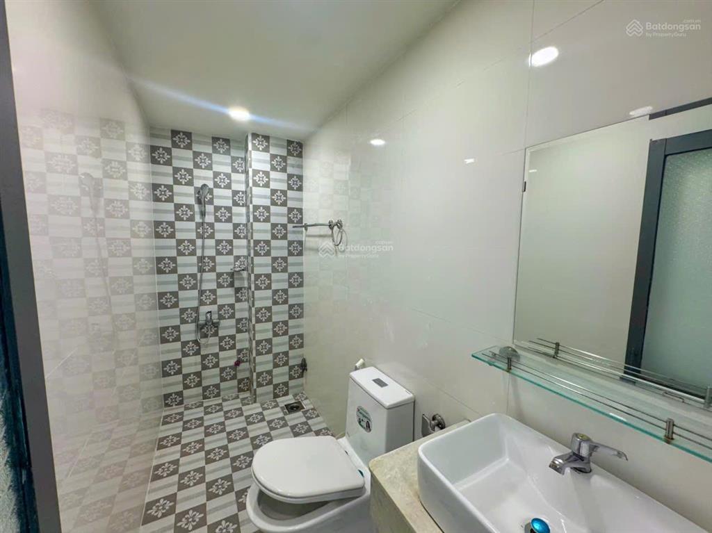 Nhà 3 tầng mới xây, tháp bà, cách biển trần phú 400m. giá 5,650 tỷ
