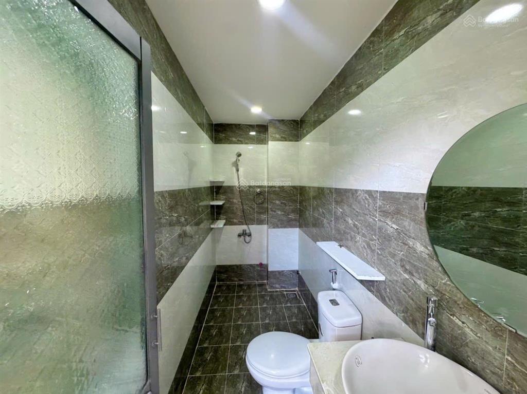 Nhà 3 tầng mới xây, tháp bà, cách biển trần phú 400m. giá 5,650 tỷ