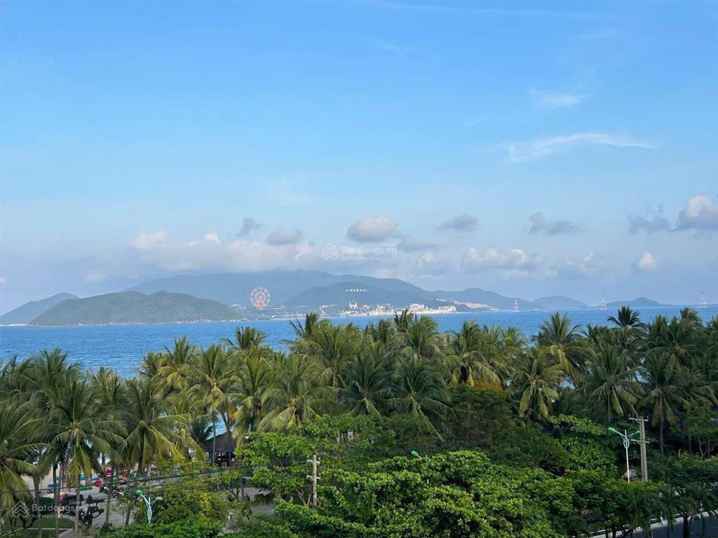 [ hotel 6,5 tầng , hẻm 64 trần phú  bên kia đường là sailing club ] giá  26,5 tỷ