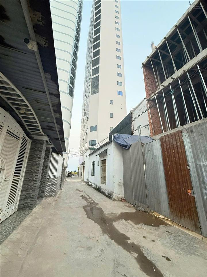 Nhà 3 tầng mới xây  hẻm ô tô dương hiến quyền cách biển ba làng 80m. giá 11,5 tỷ