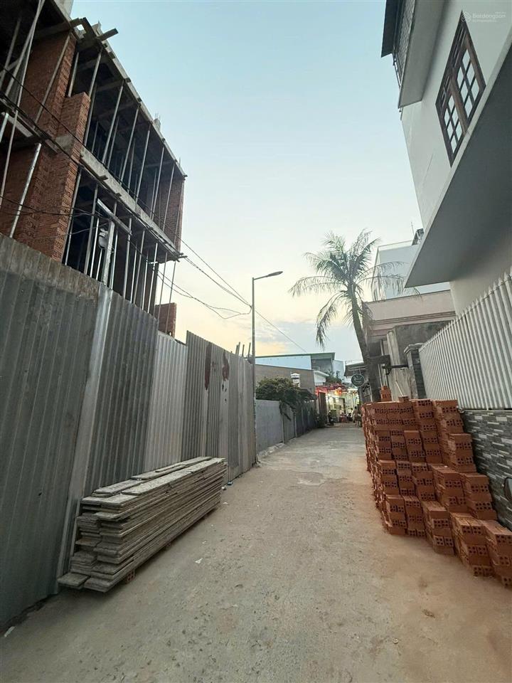 Nhà 3 tầng mới xây  hẻm ô tô dương hiến quyền cách biển ba làng 80m. giá 11,5 tỷ