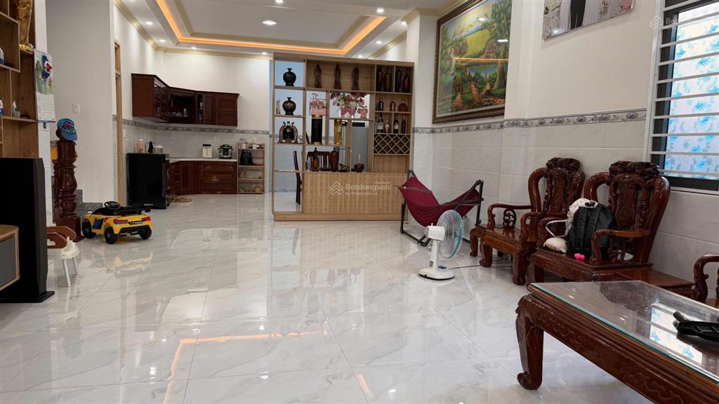 Nhà góc 2 mặt thoáng & 2 tầng ô tô, hẻm củ chi  cách biển hòn chồng 650m. giá 18,5 tỷ.