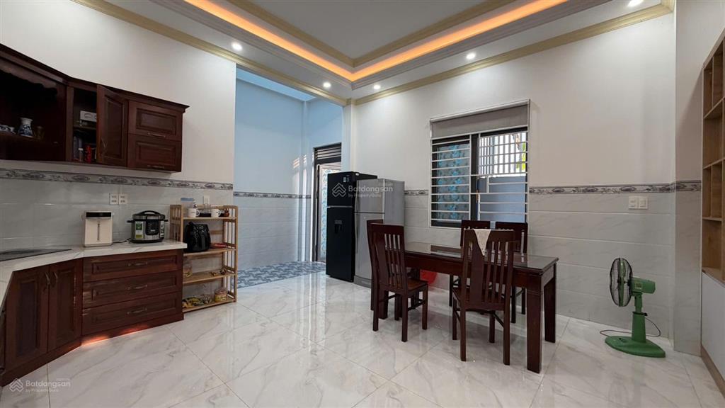 Nhà góc 2 mặt thoáng & 2 tầng ô tô, hẻm củ chi  cách biển hòn chồng 650m. giá 18,5 tỷ.