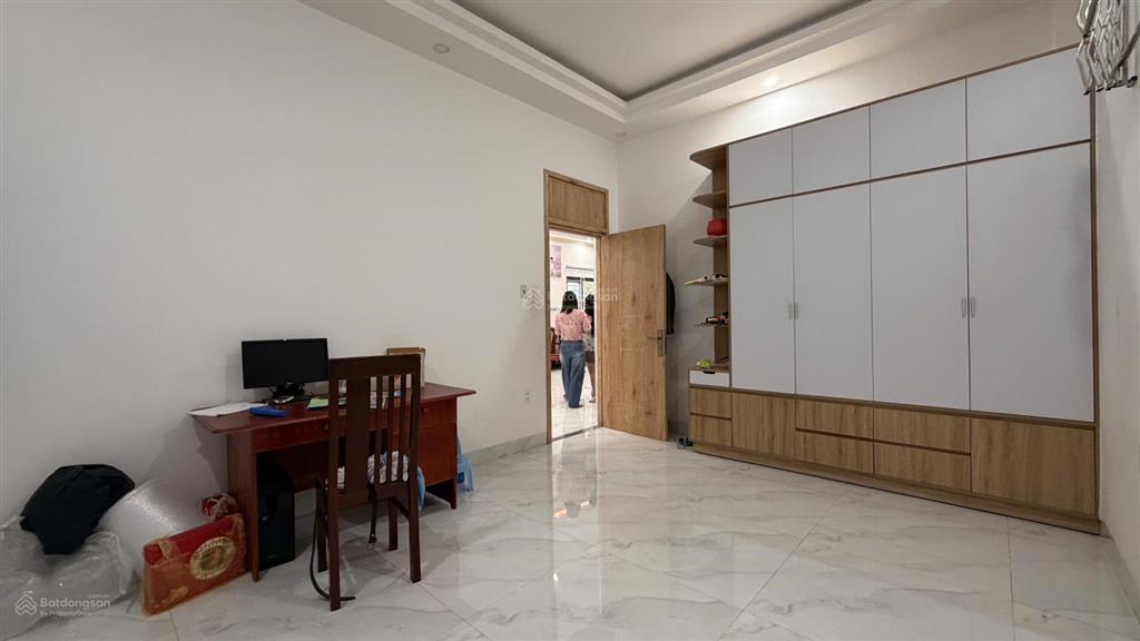 Nhà góc 2 mặt thoáng & 2 tầng ô tô, hẻm củ chi  cách biển hòn chồng 650m. giá 18,5 tỷ.