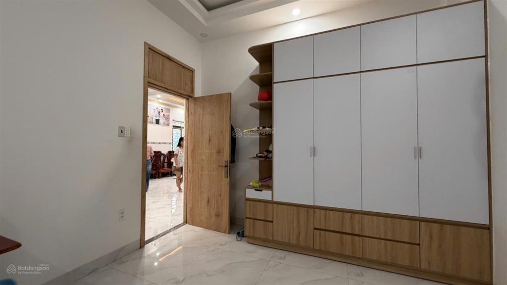 Nhà góc 2 mặt thoáng & 2 tầng ô tô, hẻm củ chi  cách biển hòn chồng 650m. giá 18,5 tỷ.
