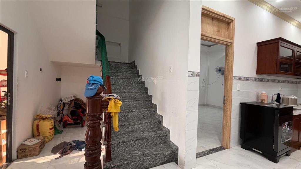 Nhà góc 2 mặt thoáng & 2 tầng ô tô, hẻm củ chi  cách biển hòn chồng 650m. giá 18,5 tỷ.