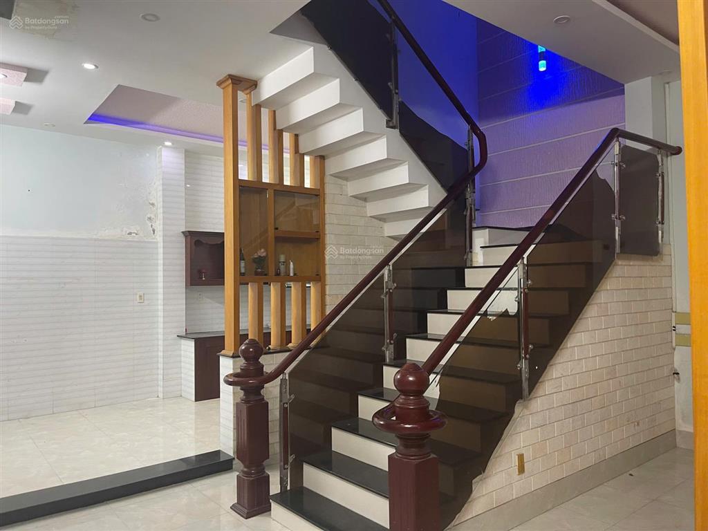 [ nhà 3 tầng , sẵn nội thất  gần chợ sơn thủy ] * hẻm ô tô quay đầu vi vu, hơi dốc * giá 4,5 tỷ