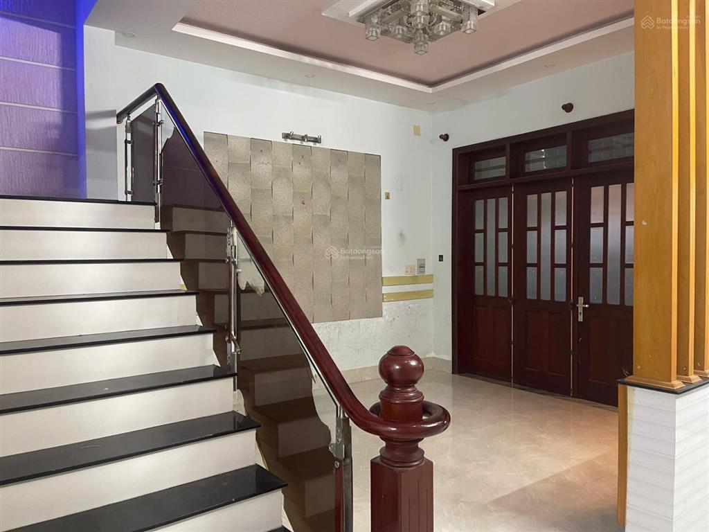 [ nhà 3 tầng , sẵn nội thất  gần chợ sơn thủy ] * hẻm ô tô quay đầu vi vu, hơi dốc * giá 4,5 tỷ