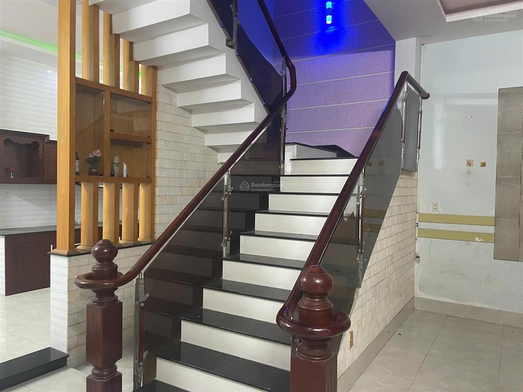 [ nhà 3 tầng , sẵn nội thất  gần chợ sơn thủy ] * hẻm ô tô quay đầu vi vu, hơi dốc * giá 4,5 tỷ