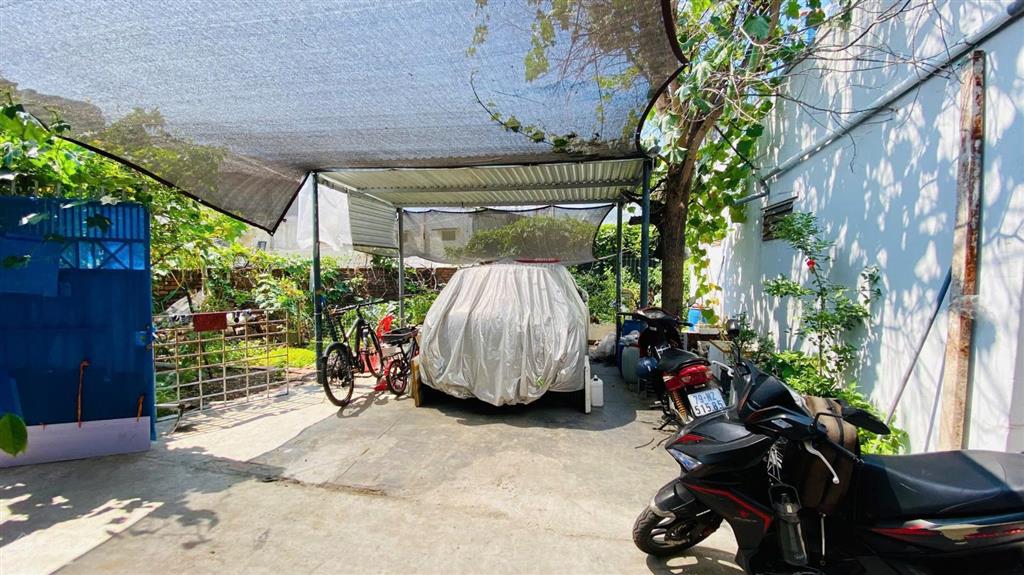 Góc 2 mặt tiền, hẻm ô tô phú đức, ngang dài gần 11m, * ô tô rộng 4m * giá 5,2 tỷ