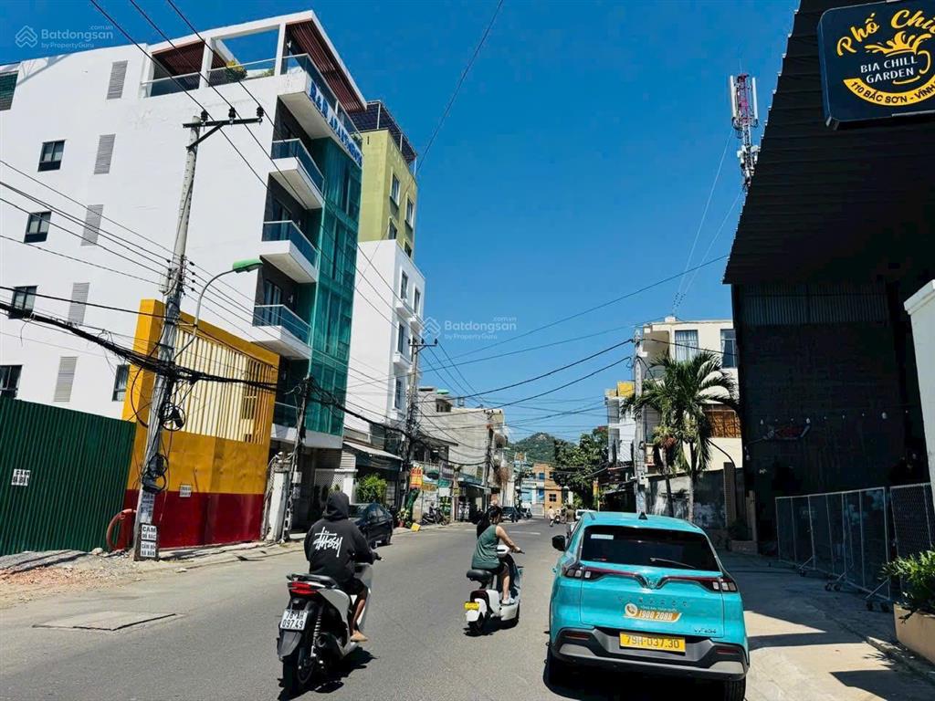 Đất mặt tiền đường bắc sơn  cách biển hòn chồng 400m còn sót lại giá tốt. giá 15 tỷ