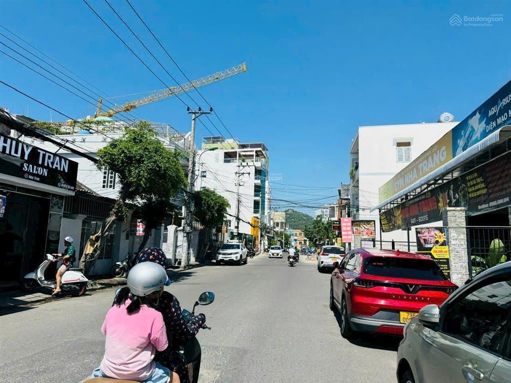 Đất mặt tiền đường bắc sơn  cách biển hòn chồng 400m còn sót lại giá tốt. giá 15 tỷ
