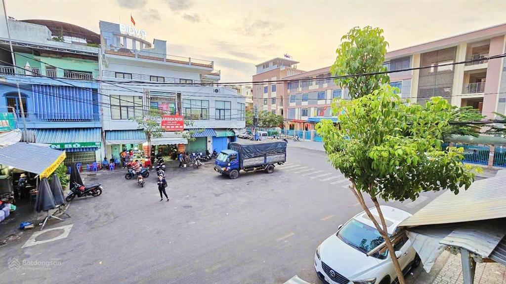 Nhà 2 tầng , mặt tiền phạm hồng thái  ngang dài 7m  ( sát trường thcs trưng vương ). giá 6,2 tỷ.