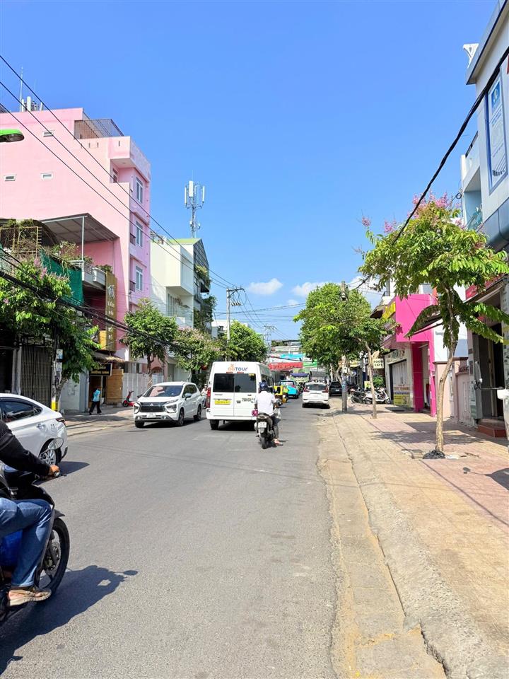 Nhà góc 2 mặt tiền vân đồn  sẵn dòng tiền cho thuê ổn áp ( 30tr/ tháng ) giá  19 tỷ