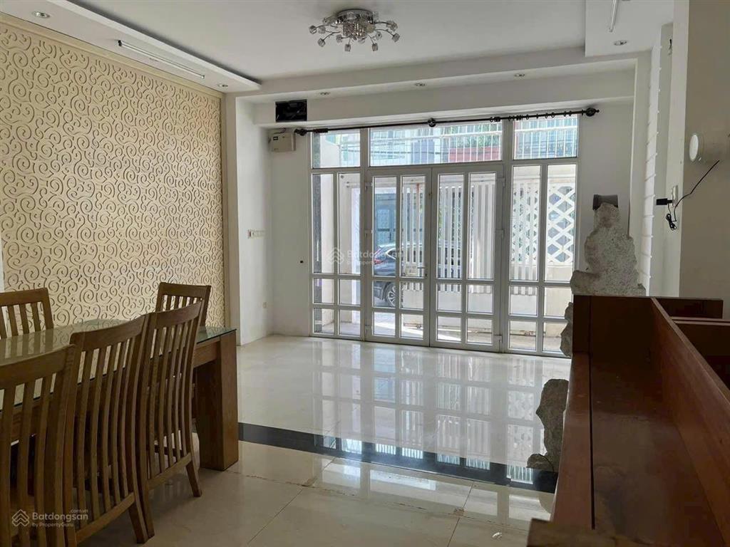 Nhà 3 tầng mặt tiền ngô đức kế  ngang 10m khá rộng {nằm gần trịnh phong & lê đại hành}giá 31,1 tỷ