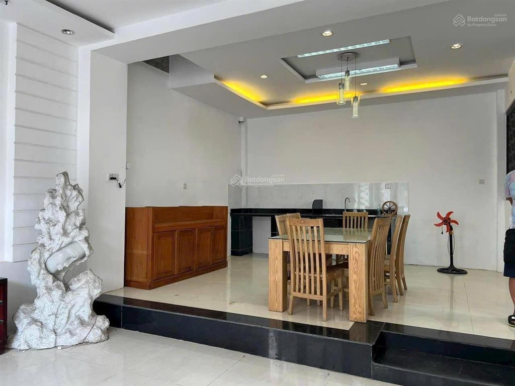 Nhà 3 tầng mặt tiền ngô đức kế  ngang 10m khá rộng {nằm gần trịnh phong & lê đại hành}giá 31,1 tỷ