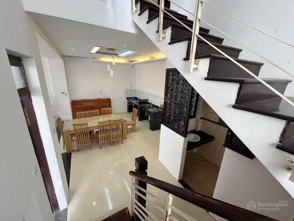 Nhà 3 tầng mặt tiền ngô đức kế  ngang 10m khá rộng {nằm gần trịnh phong & lê đại hành}giá 31,1 tỷ