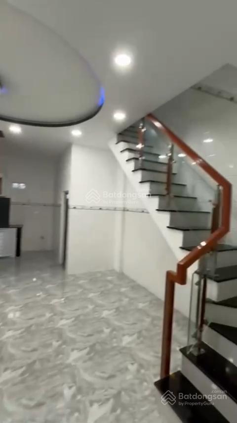 Nhà new 2 tầng, khá new  hẻm cao văn bé qua đoàn trần nghiệp ra biển hòn chồng 500m giá 2,450 tỷ