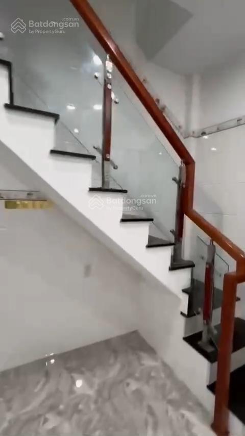 Nhà new 2 tầng, khá new  hẻm cao văn bé qua đoàn trần nghiệp ra biển hòn chồng 500m giá 2,450 tỷ
