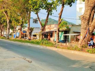 Đất 2 mặt tiền  ngang dài 6,5m , sát hẻm đường thân nhân trung (ô tô quay đầu vi vu). giá 3,8 tỷ