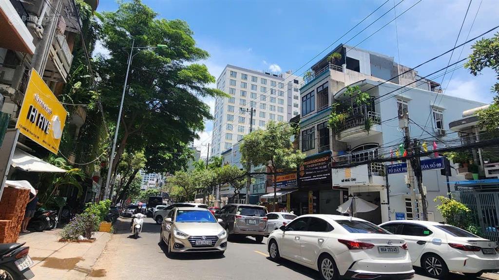 Nhà 2 tầng, hoàng hoa thám  cực hiếm với 2 mặt tiền, ra biển trần phú 300m. giá 16,7 tỷ
